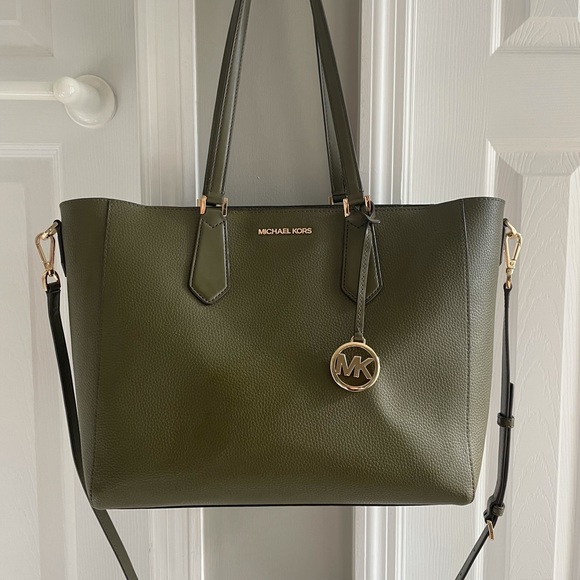 Michael Kors Kimberly 3 in 1 Crossbody Tote - Picture 8 of 16